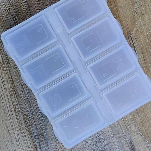 🩵NWT Isaac Mizrahi Watercolor Floral Compact Pill Organizer & Pouch - Picture 10 of 12